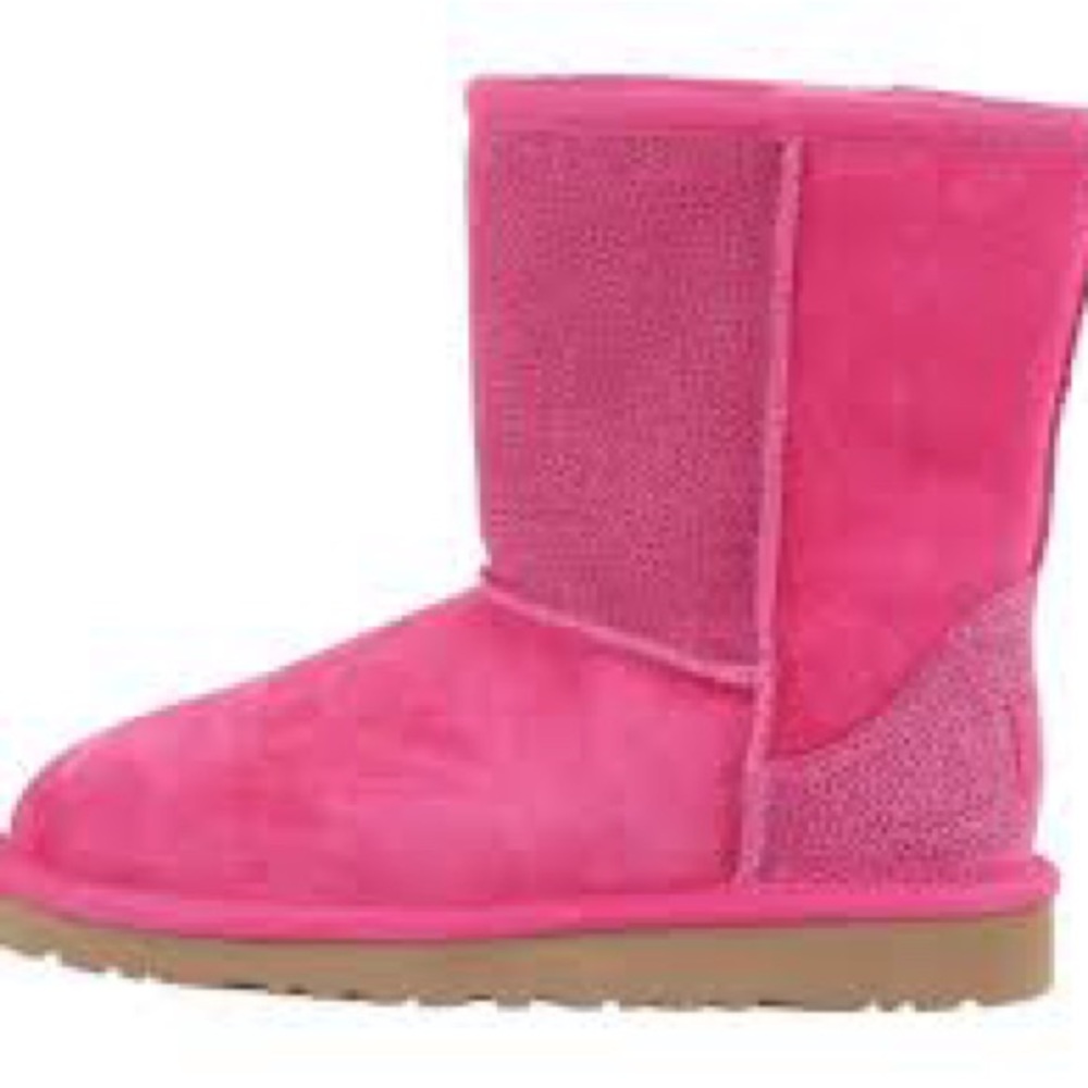 UGG KIDS CLASSIC SHORT SEREIN (LITTLE KID/BIG KID) (DIVA PINK)  SIZE 5